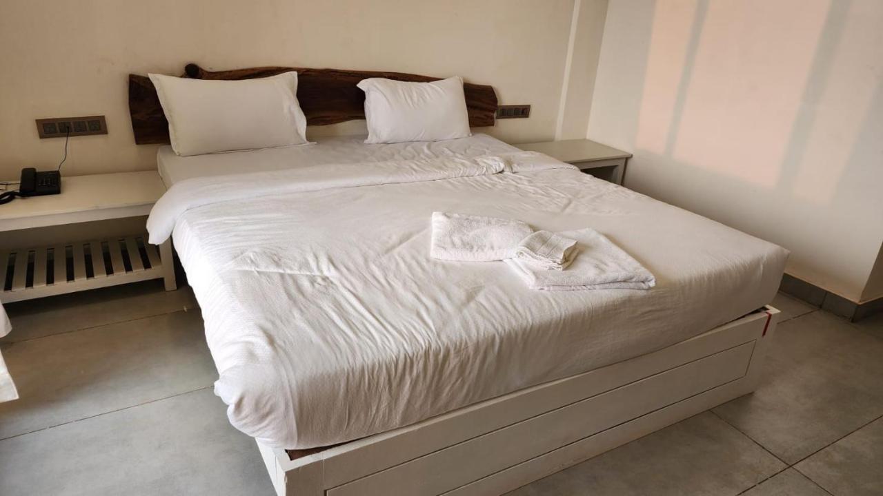 Coastal Bay Beach Resort Harnai 외부 사진