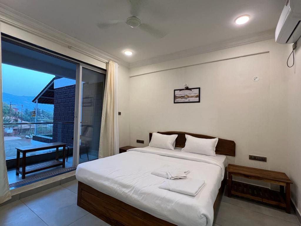 Coastal Bay Beach Resort Harnai 외부 사진