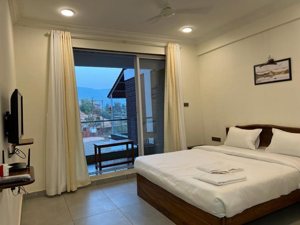 Coastal Bay Beach Resort Harnai 외부 사진