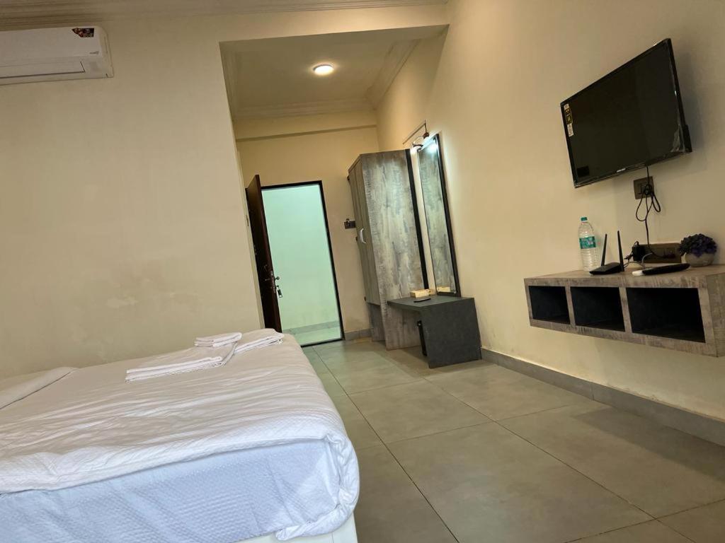 Coastal Bay Beach Resort Harnai 외부 사진