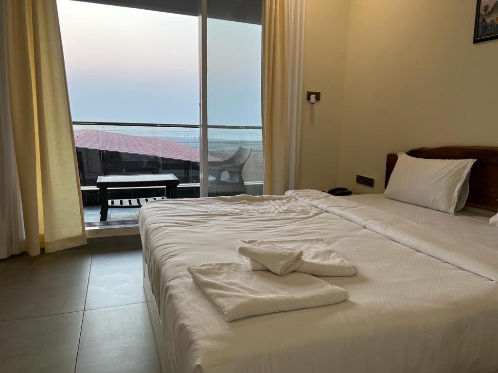 Coastal Bay Beach Resort Harnai 외부 사진