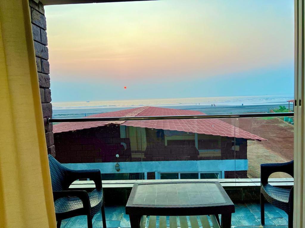 Coastal Bay Beach Resort Harnai 외부 사진