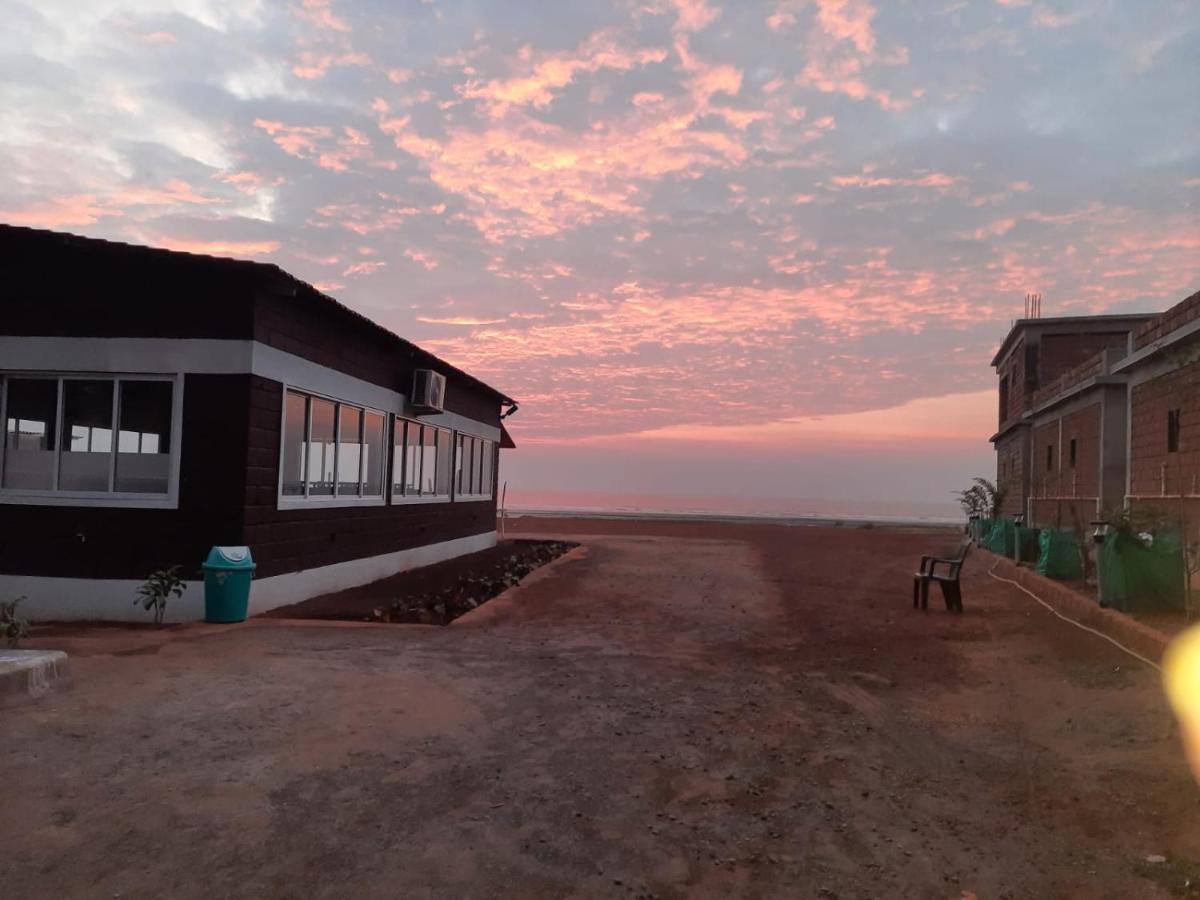 Coastal Bay Beach Resort Harnai 외부 사진